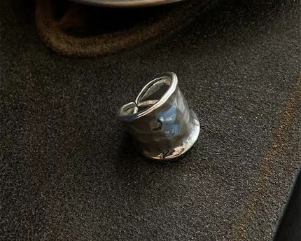 Gedurfde look hamerende textuur brede zilveren ring