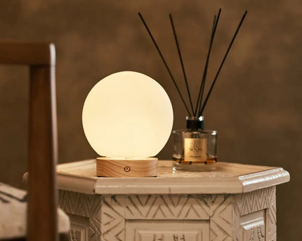 Flore lichtbruine houten lamp met glazen lamp - oplaadbaar en dimbaar draadloos licht