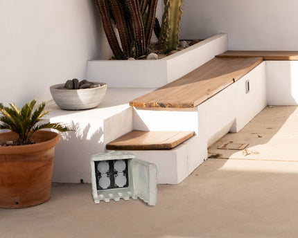 Buitenbekleding Stone "Roccus", gemaakt van grijs plastic, stopcontacten/technologie voor tuin en terras