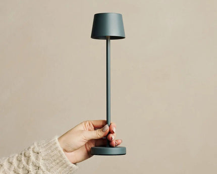 Combi Set Professional – 4 x Vondel Mini Stone Grey Rechargeable Table Lamps & 1 x Amstel Wireless Charging Station with Q1-Technology – Perfect for Restaurants, Hospitality & Hotels
