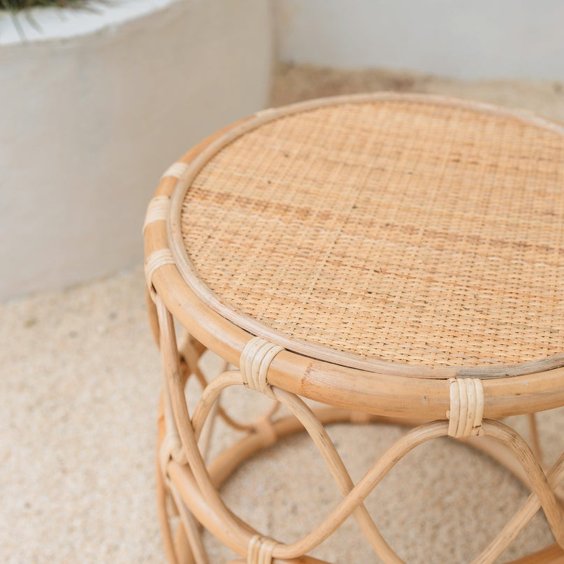 Ronde rotan bijzettafel – kleine boho salontafel – nachtkastje rotan beige – handgemaakte tafel gemaakt van natuurlijk rotan (Ø 45 cm) MUARA