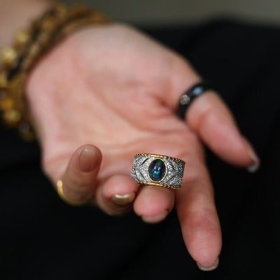 Eastern Royal Style Black Opal Ring - verstelbaar