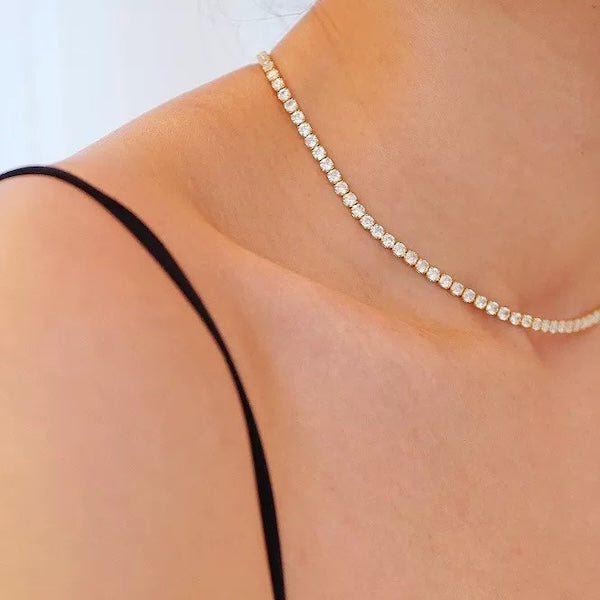 Tijdloze sprankelende choker met diamantlook