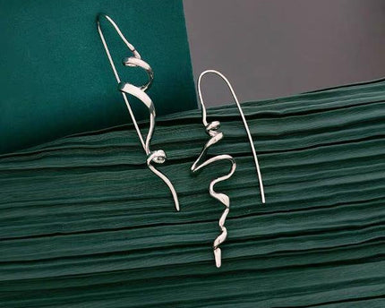 Minimalistische Swirl Line Drop Earring