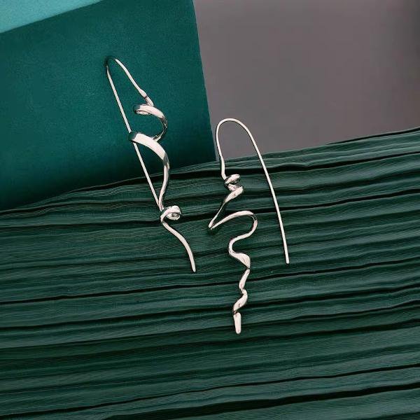 Minimalistische Swirl Line Drop Earring