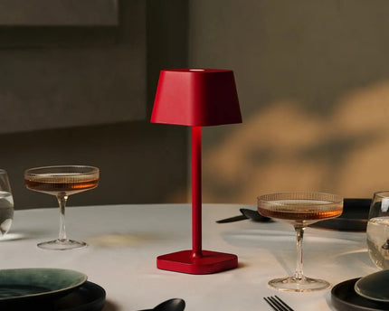 Ava Berry Red oplaadbare tafellamp | Stijlvol, draadloos lamp en dimbaar