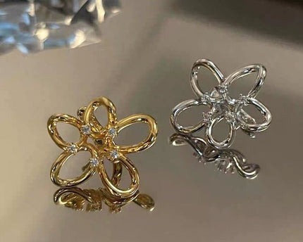 Elegante sprankelende bloemoormanchet uit één stuk