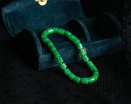 Minimalistische levendige groene jade kralen armband