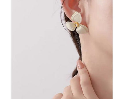 Gardenia - Vintage charme witte bloem oorstekers