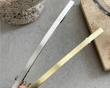 Minimalistische metalen haarclip met één regel