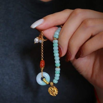 Jade kralen en rode agaat goodluck armband