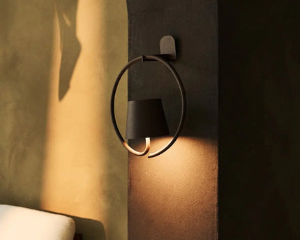 Cielo donkerbruine oplaadbare metalen wandlamp – draadloos, dimbaar en stijlvol