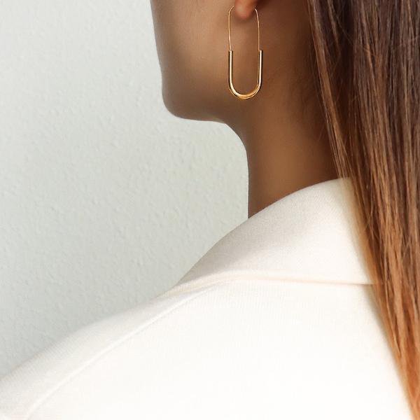 Minimaal ontwerp paperclip hoepel oorbellen