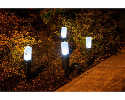 4 Set LED Outdoor Spike, voor buiten, plastic aarde spit in zwart, geïntegreerd LED