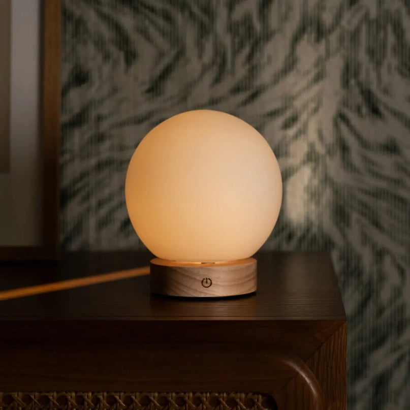 Flore lichtbruine houten lamp met glazen lamp - oplaadbaar en dimbaar draadloos licht
