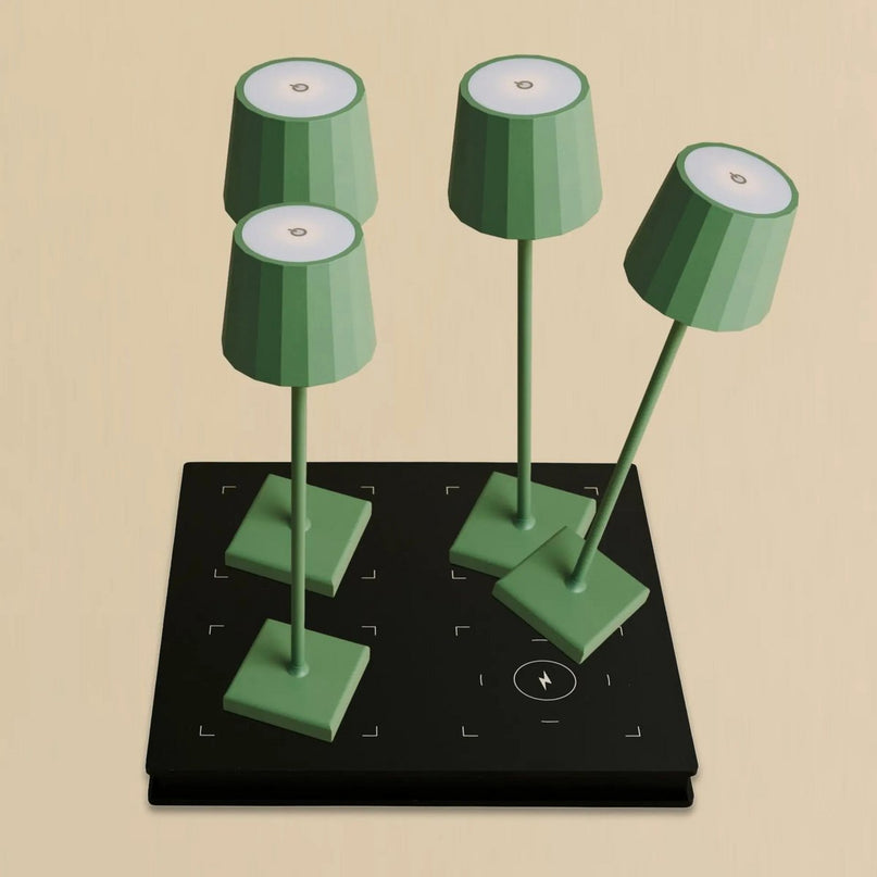 Combi Set Professional-4 x Wouter Sage Green Oplaadbare tafellampen & 1 x Amstel Wireless Laying Station met Qi-Technology-Perfect voor restaurants, gastvrijheid en hotels