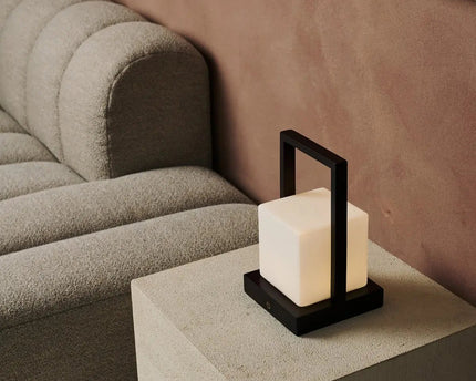Noah donkerbruine houten oplaadbare tafellamp met glas en houten handgreep