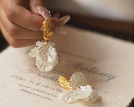 Elegante witte zeemeerminstaart oorbellen