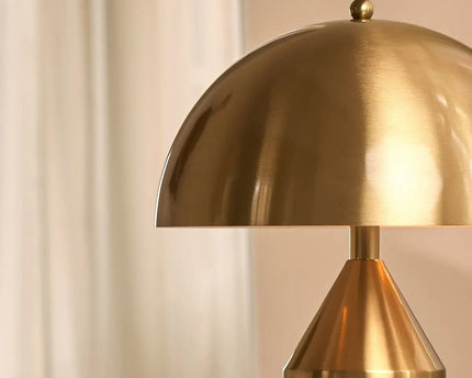 Otto Gold Dressoir Lamp – Stijlvolle metalen tafellamp voor elke kamer