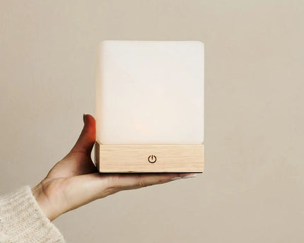 YCE lichtbruine draadloze houten lamp met bevroren glas-oplaadbare, dimbare, 100-uur batterij