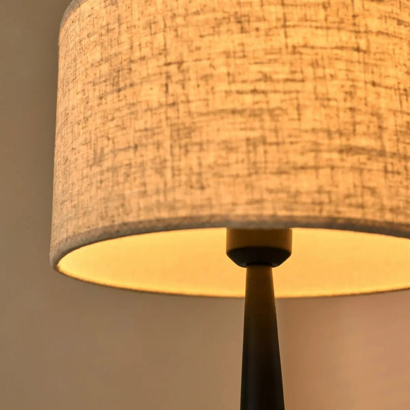Jacob zwarte lamp met beige kap – elegante en warme verlichting
