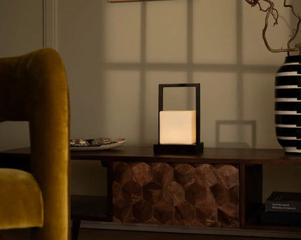 Noah donkerbruine houten oplaadbare tafellamp met glas en houten handgreep