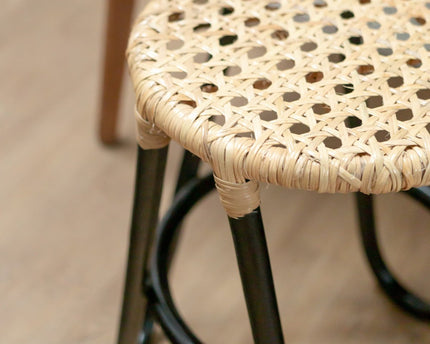 Rotan Kruk KOLAKA Zwart Ø35 cm met Geweven Zitvlak | Kleine ronde kruk met drie poten