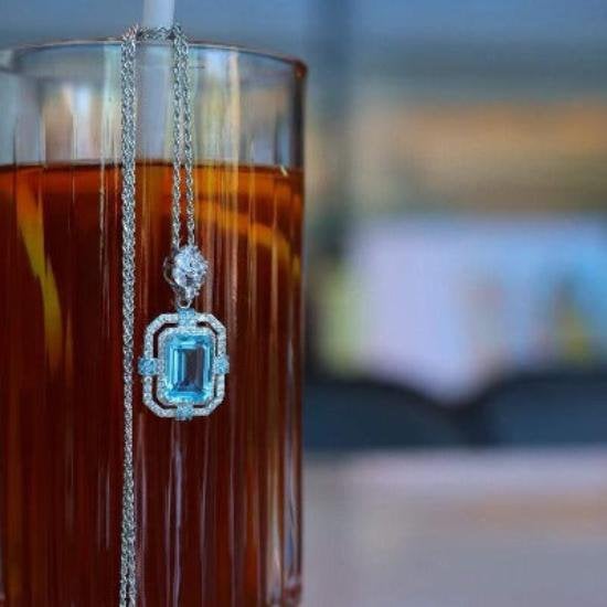 Sprankelende blauwe topaz vierkante hanger ketting