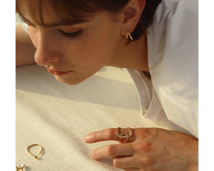 Crossover-ringen met geometrisch vloeiend ontwerp