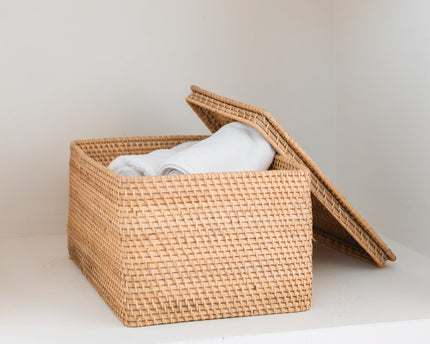Opbergmand met deksel – Plankmand gemaakt van beige rotan – Handgeweven decoratieve mand GRAHA (2 maten)