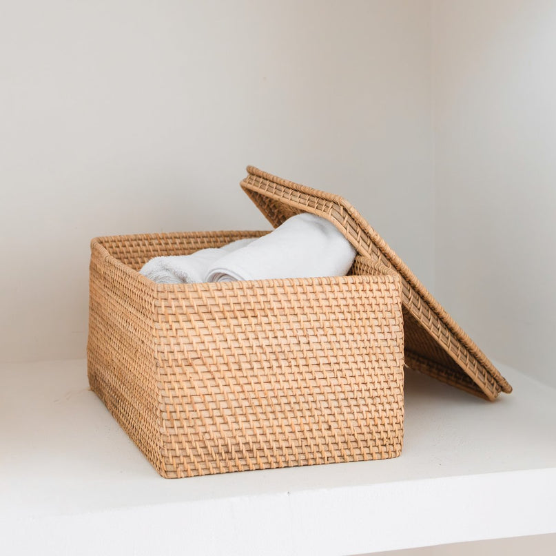 Opbergmand met deksel – Plankmand gemaakt van beige rotan – Handgeweven decoratieve mand GRAHA (2 maten)