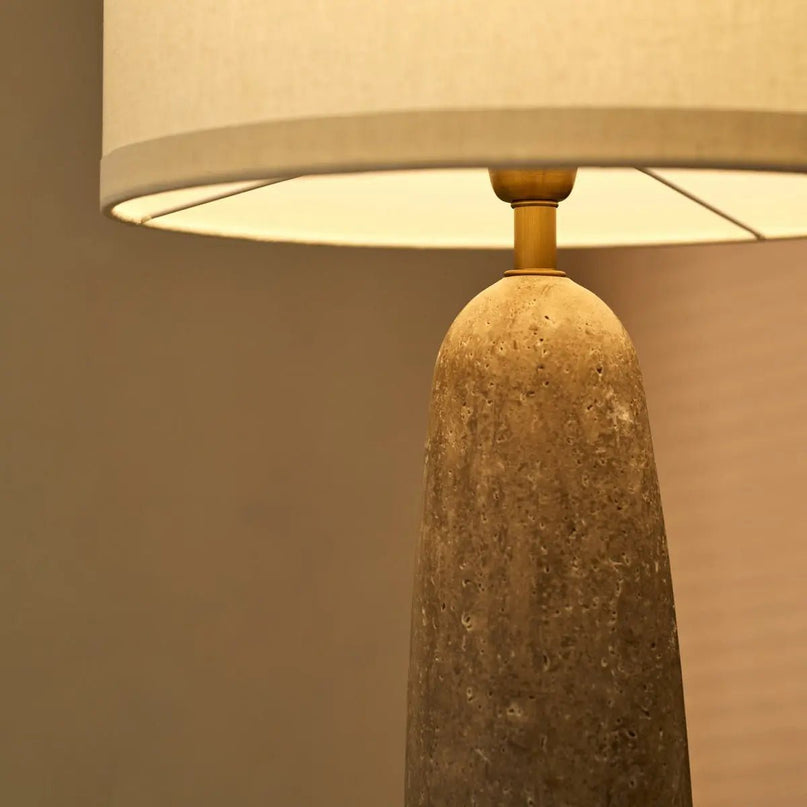 Isla travertijnlamp met katoenen kap – elegant en tijdloos