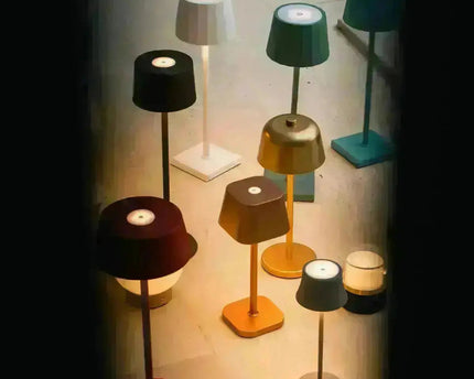 Sarphati Mini Mocha Brown Draadloze tafellamp Perfect voor gastvrijheidsindustrie - Draadloos oplaadbaar via laadstation, dimbare lamp en 3 lichtmodi