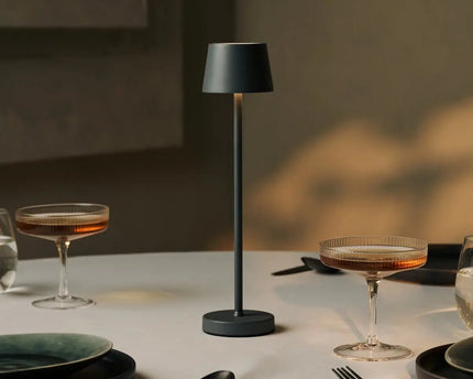 Combi Set Professional – 4 x Vondel Mini Stone Grey Rechargeable Table Lamps & 1 x Amstel Wireless Charging Station with Q1-Technology – Perfect for Restaurants, Hospitality & Hotels