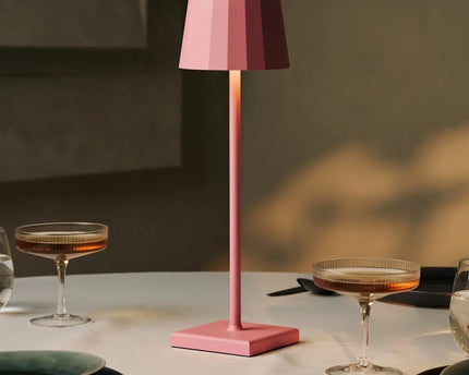 Combi Set Professional-8 x Wouter Flamingo Roze oplaadbare tafellampen & 1 x Central Station draadloos laadstation met Qi-Technology-Perfect voor restaurants, gastvrijheid en hotels