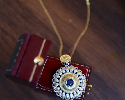 Echte saffier Goudbloem hanger ketting