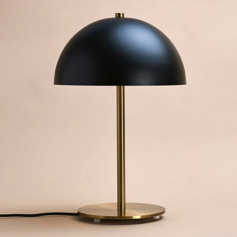 Lola goud-zwarte tafellamp – elegant metalen ontwerp met aan/uit-schakelaar