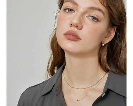 Moderne chique gestapelde kettingen-goud en zilver