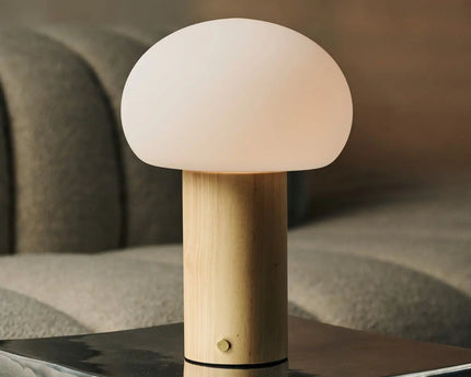 Sam lichtbruine houten tafellamp met glas en oplaadbare batterij | Dimbare en veelzijdige verlichting
