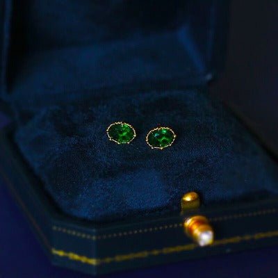 Moderne vintage groene kristallen oorstekers