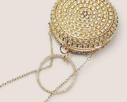 Oogverblindende ronde clutch met diamantlook