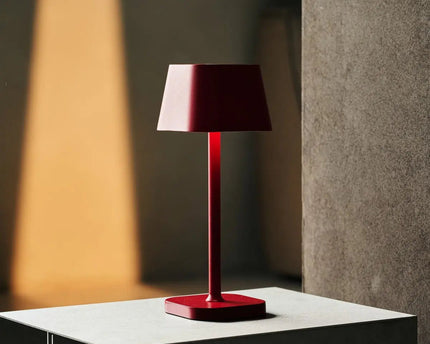 Ava Berry Red oplaadbare tafellamp | Stijlvol, draadloos lamp en dimbaar