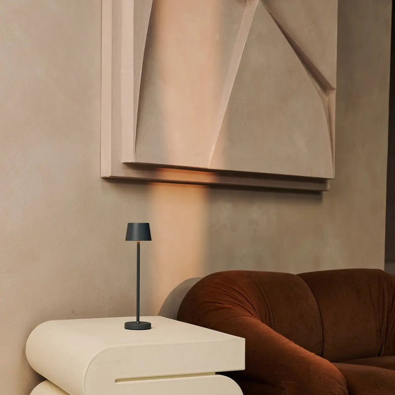 Vondel Mini Stone Gray Oplaadbare en draadloze lamp perfect voor horeca -industrie - draadloos oplaadbaar via laadstation