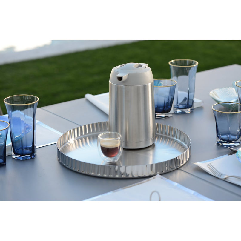 Roestvrij staal en grijze isotherm koffiezetapparaat