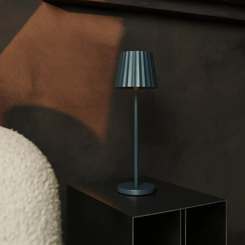 Combi Set Professional-8 X Maya Stone Gray Oplaadbare tafellampen en 1 x Central Station Draadloos laadstation met Qi-Technology-Perfect voor restaurants, gastvrijheid en hotels