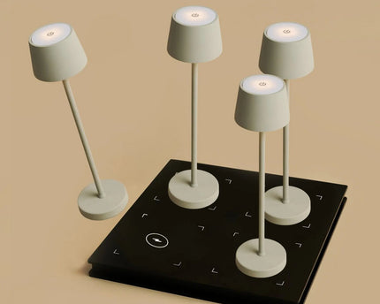 Combi Set Professional-4 X Vondel Mini Shadow Gray Oplaadbare tafellampen & 1 x Amstel Wireless Lay Station met Q1-Technology-Perfecte lampen voor restaurants, gastvrijheid en hotels