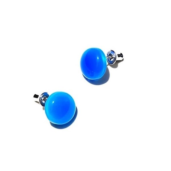 Opvallende blauwe onyx ronde oorstekers