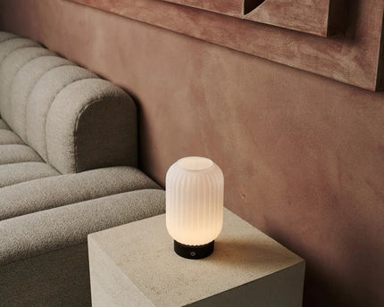 Lilly donkerbruin unieke oplaadbare lamp - matglaslamp, houten basis, dimable, 3 lichte modi