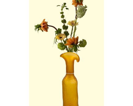 vintage amberkleurige glazen vaas groot formaat: H36cm* B 7CM *D 7cm
