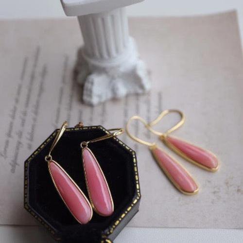 Minimalistische roze koningin Conch Shell oorbellen